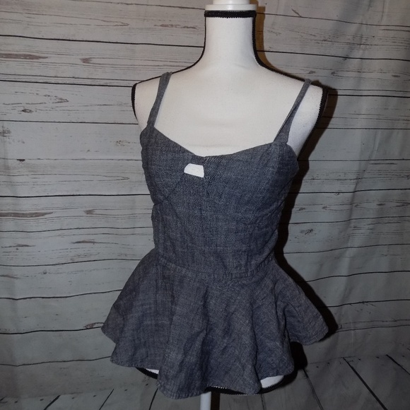 Tommy Hilfiger Tops - ♥️ 5/$25 Tommy Girl fit and flair top medium